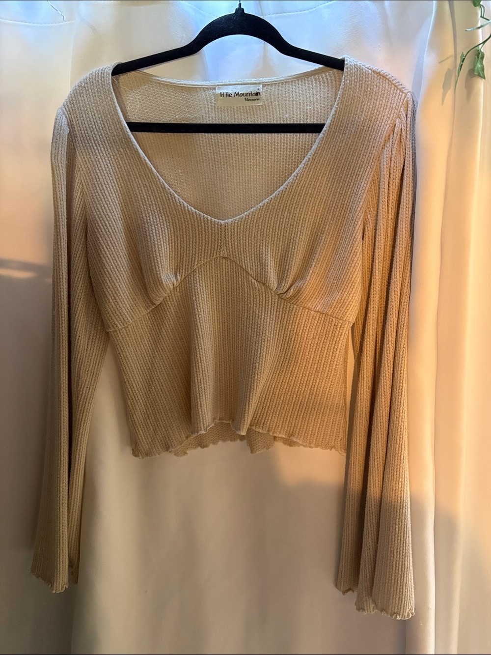 Cream Ribbed V-Neck Long Sleeve Top